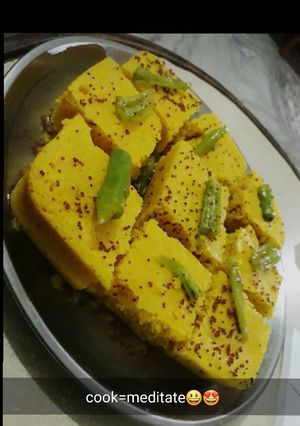 A picture of Suji besan dhokla.