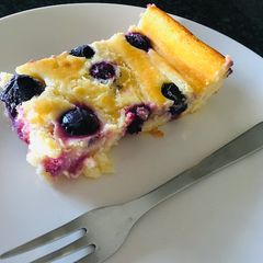 A picture of Blueberry cheese cake.