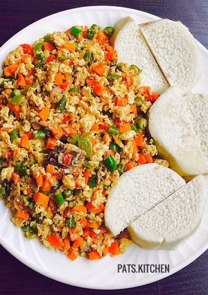 A picture of Scrambled eggs and vegetable recipe.