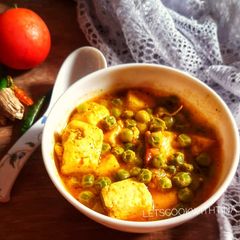 A picture of Matar Paneer.