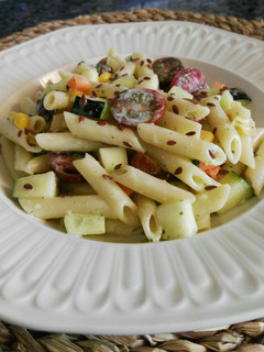 Una foto de Ensalada de macarrones con salsa de yogurt
