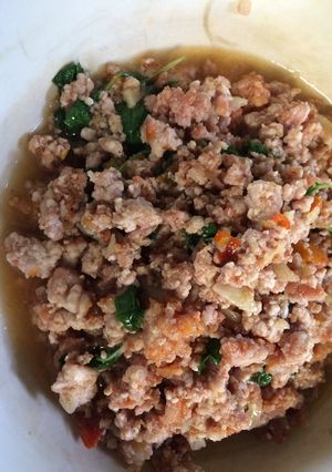 รูปของ กระเพราหมูเหลือขอ