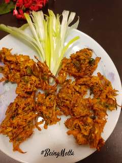 A picture of Crispy Green Onions Cabbage Pakodas.