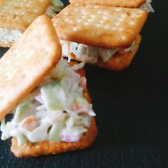 Mayo tarter tuc sandwiches A picture of Mayo tarter tuc sandwiches.