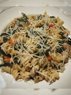 Una foto de Fideos con Acelga, pollo y Crema