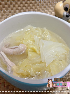 高麗菜雞骨湯 的食譜成品照片