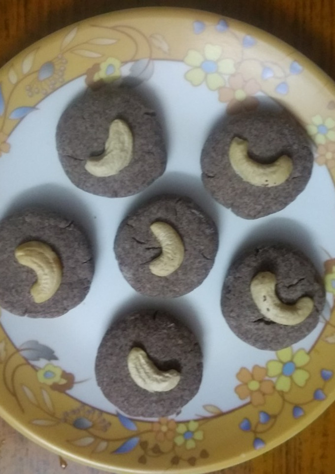 கேழ்வரகு /ராகி பிஸ்கட் (Raagi biscuit recipe in tamil) செய்முறை முக்கிய புகைப்படம்