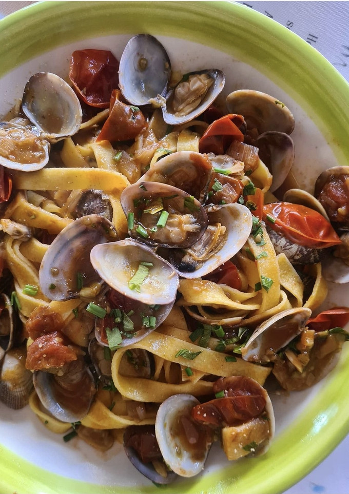 Una foto de Pasta con almejas