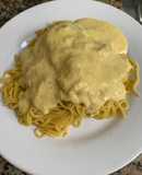 Tallarines con salsa huancaína