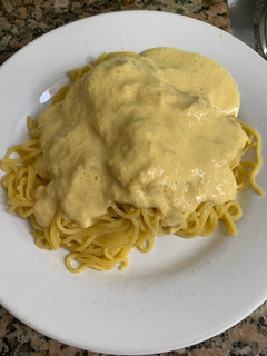 Una foto de Tallarines con salsa huancaína