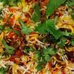 A picture of Chicken tikka biryani.