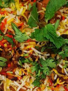 A picture of Chicken tikka biryani.