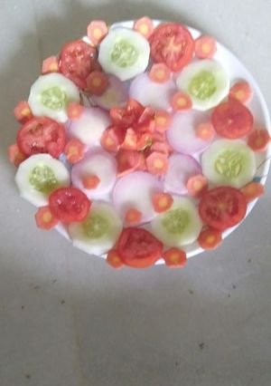 A picture of Salad dish with vegetables.