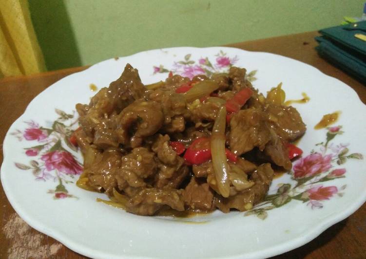 2. Tumis Daging Sapi Bawang Bombay