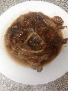 Una foto de Ossobuco de ternera al vino tinto con setas