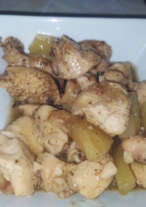 Una foto de Pollo con piña