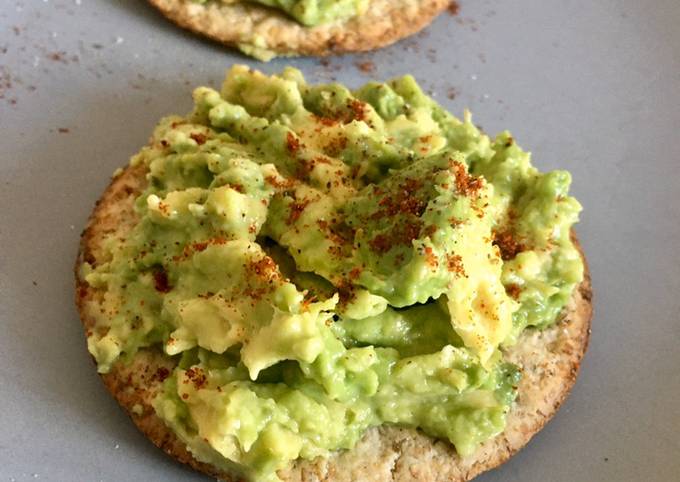 Oat Cakes with Avocado 🥑