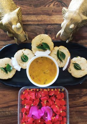 A picture of Coconut Rava Medu Vada (airfryer recipe).