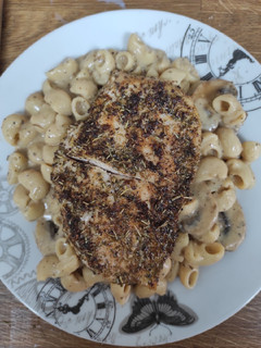 Una foto de Pasta con pechuga y hierbas