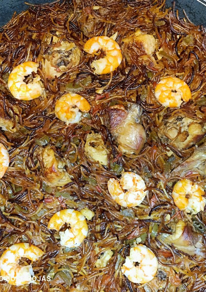 Una foto de Fideuá de conejo y langostinos 😋