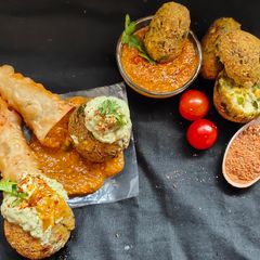 A picture of 3 in 1 savoury cone.