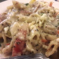Pasta in white sauce A picture of Pasta in white sauce.