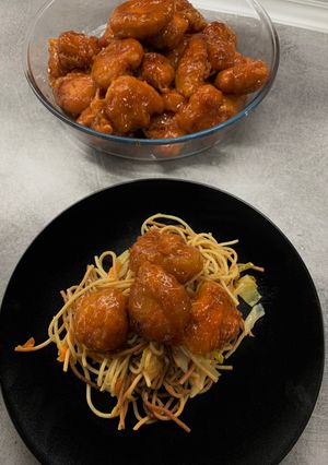 Mézes csirke zöldséges tésztával recept fotója