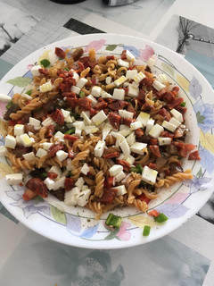 Una foto de Ensalada de pasta de lentejas