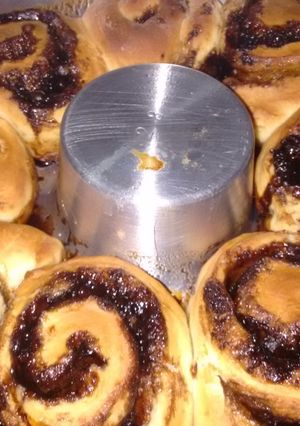 Una foto de Rolls de canela y rolls de manzana