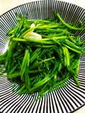 Quick Stir-Fried Garlic Water Spinach