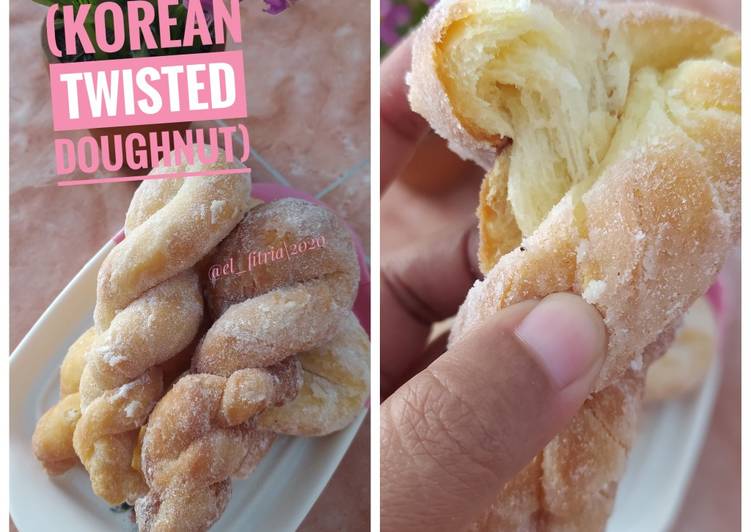 Resep 90. Twisted Korean Doughnut (Kkwabaegi) yang Enak Banget