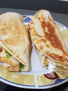 صورة لوصفة ساندويش البيض بالجبن 🧀🌯🥚