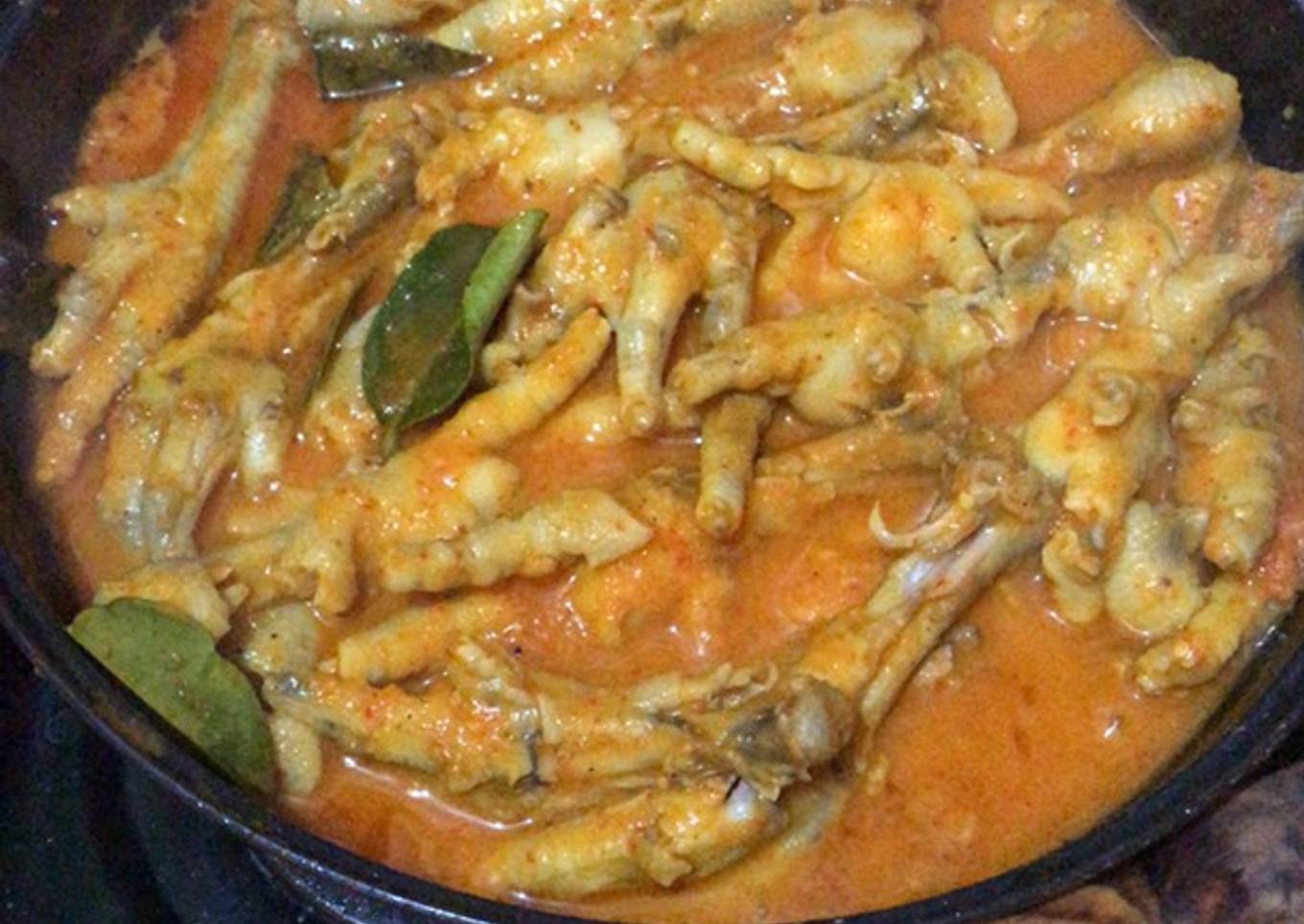 Karena males makan ayam jadi makan cekernya aja deh kebetulan kami pecinta ceker banget hehe