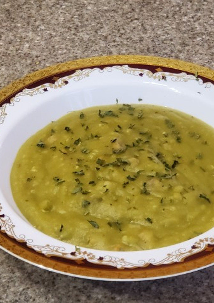 A picture of Split Pea Soup with Ham.
