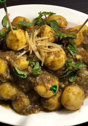 A picture of Dhaniya Aloo Chat.