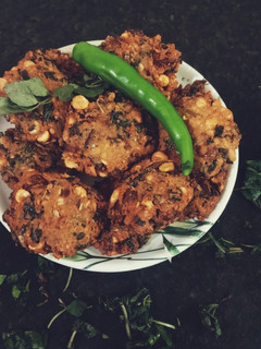 கீரை வடை(keerai vadai recipe in tamil) செய்முறை முக்கிய புகைப்படம்