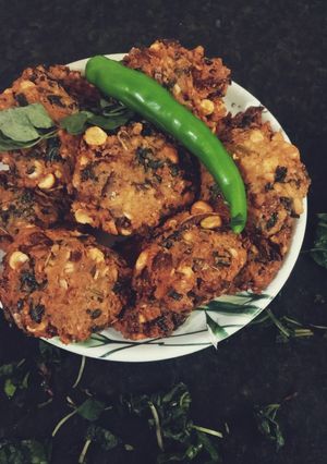 கீரை வடை(keerai vadai recipe in tamil) செய்முறை முக்கிய புகைப்படம்