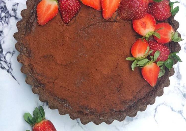 Cara Gampang Menyiapkan Strawberry Chocolate Pie Anti Gagal