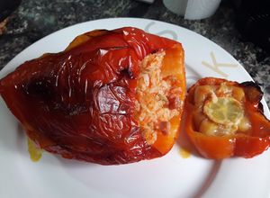Foto principal de Pimiento al horno relleno de arroz y carne