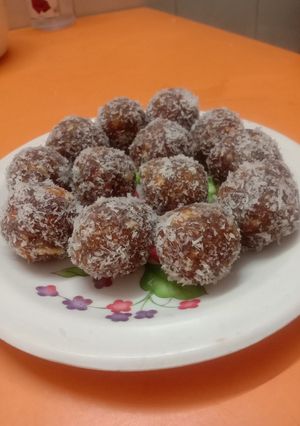 ડ્રાયફ્રૂટ લાડુ(dryfruits Ladoo Recipe in Gujarati) રેસીપી મુખ્ય ફોટો