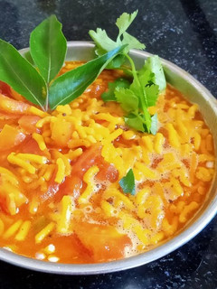 સેવ ટામેટા નું શાક (Sev Tomato Sabji Recipe In Gujarati) રેસીપી મુખ્ય ફોટો