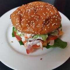 A picture of My Sriracha & Jalepeno Beef Burger 😙.