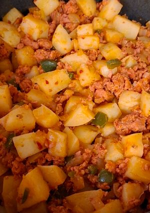Una foto de Papas con longaniza