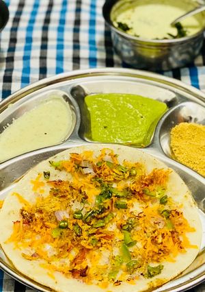 A picture of Instant sooji uttappam.