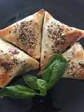 Samosas de queso de burgos y pesto