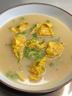 A picture of Pork and prawn wonton soup.