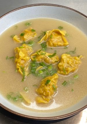 A picture of Pork and prawn wonton soup.