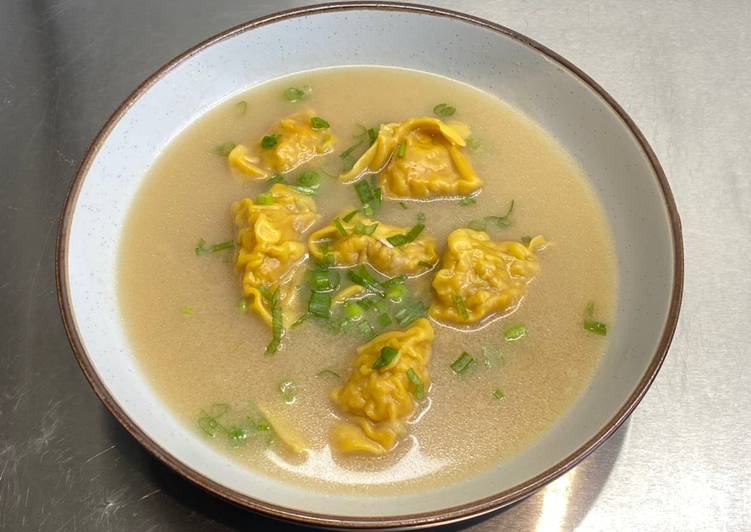 Homemade Pork and prawn wonton soup