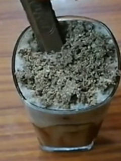 કિટકેટ મિલ્ક શેક (Kitkat milkshake Recipe In Gujarati) રેસીપી મુખ્ય ફોટો