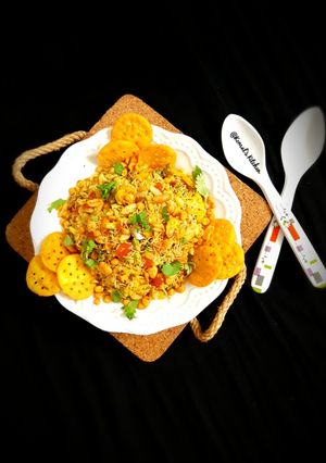 મમરાની ચટપટી ભેળ (Puffed Rice Chatpati Bhel Recipe In Gujarati) રેસીપી મુખ્ય ફોટો